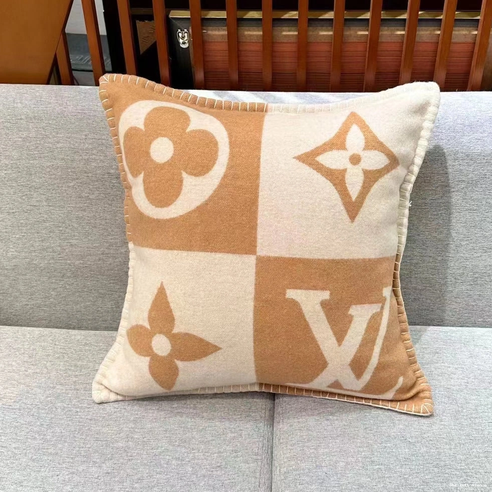 CUSTOM PILLOW CHECKMATE THROW LV WOOL 0823